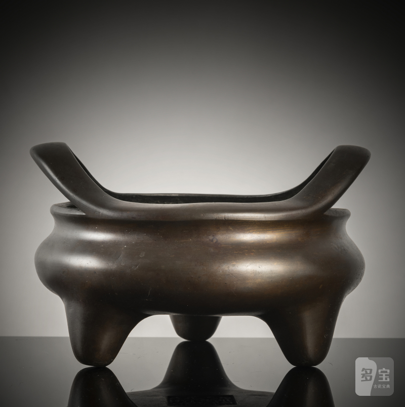 A tripod bronze incense burner with handles on the rim - 图2